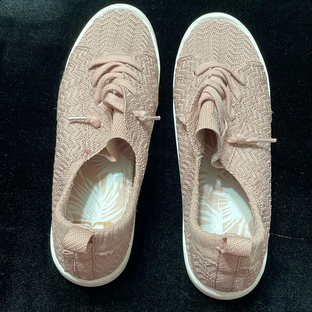 Size 10 Roxy shoes. Light pink